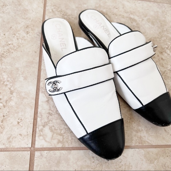 Authentic Chanel lambskin cc lock mules size 39 - Picture 4 of 12